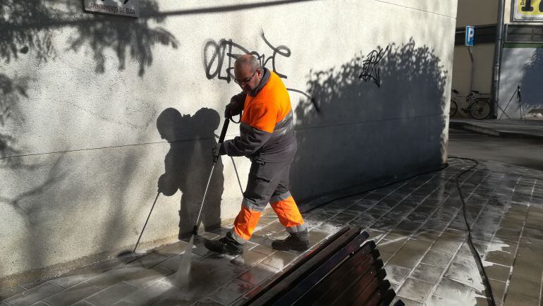 Limpieza en el barrio Nueva Fraternidad de Elda 