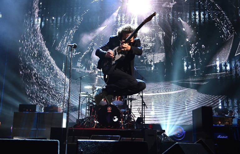 Pearl Jam durante su concierto en el Rock and Roll Hall of Fame en abril de 2017