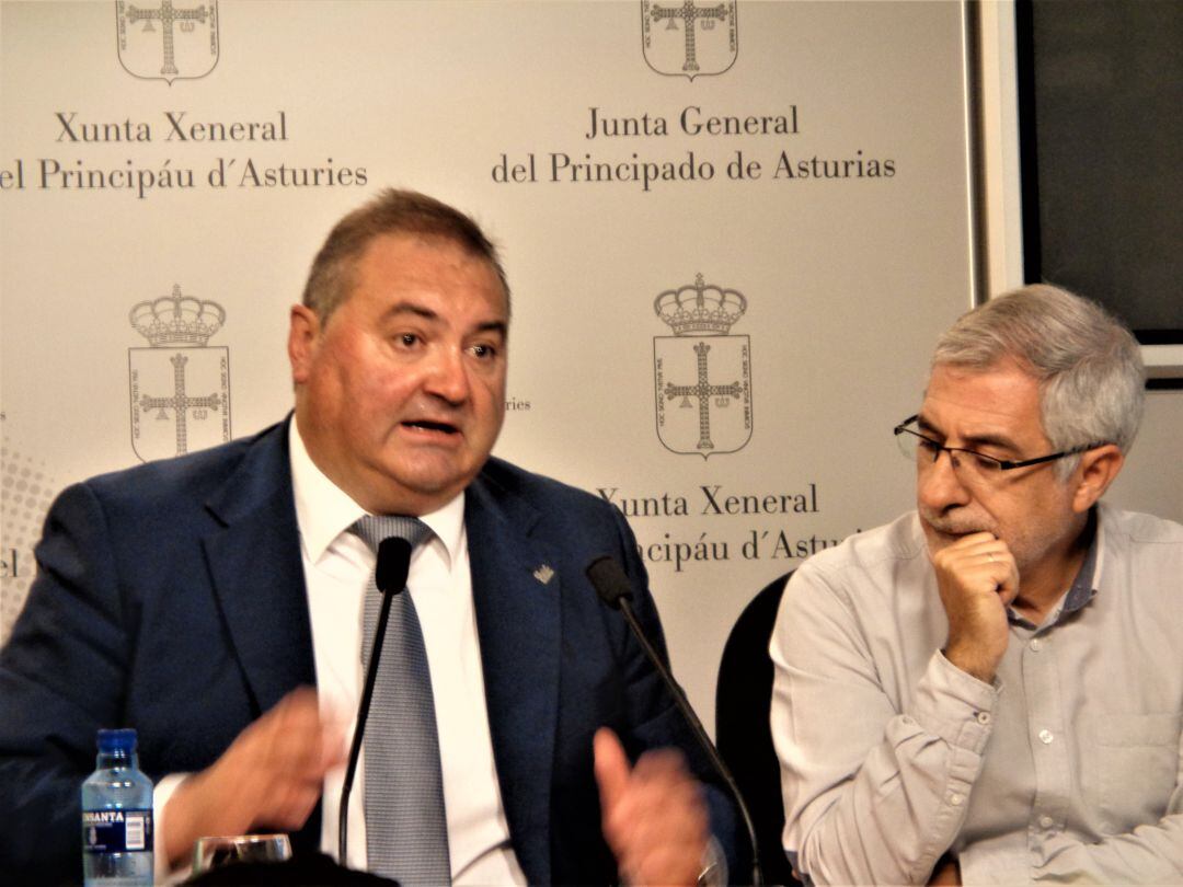 Argüelles deja caer que la última palabra sobre la situación de Llamazares la tendrá la dirección de Asturias.