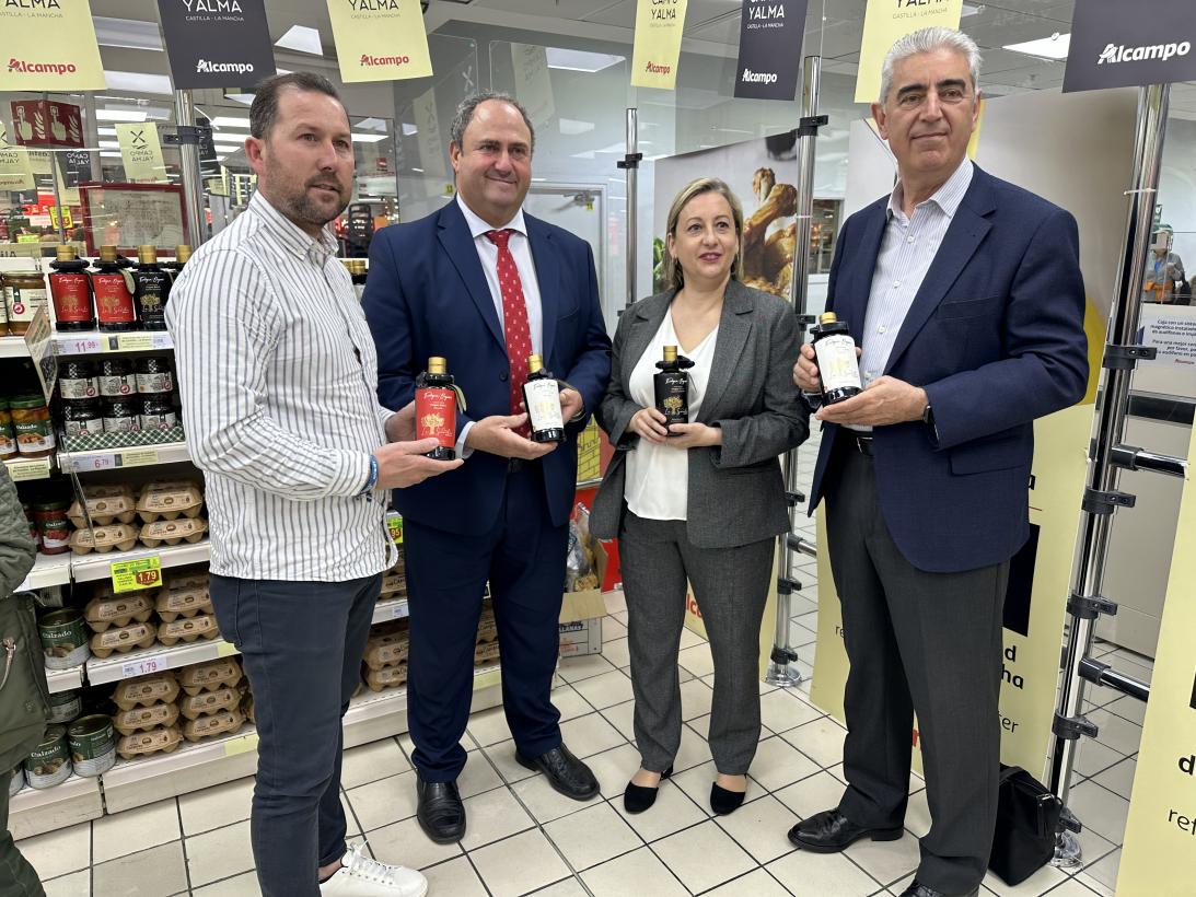 Julián Martínez Lizán en la presentación de la campaña promocional de los alimentos con el sello &quot;Campo y Alma&quot; en Madrid