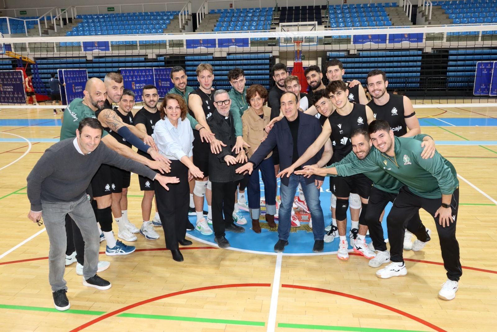 Unicaja Costa de Almería y Cáritas Diocesana de Almería harán más especial el clásico del voleibol español.