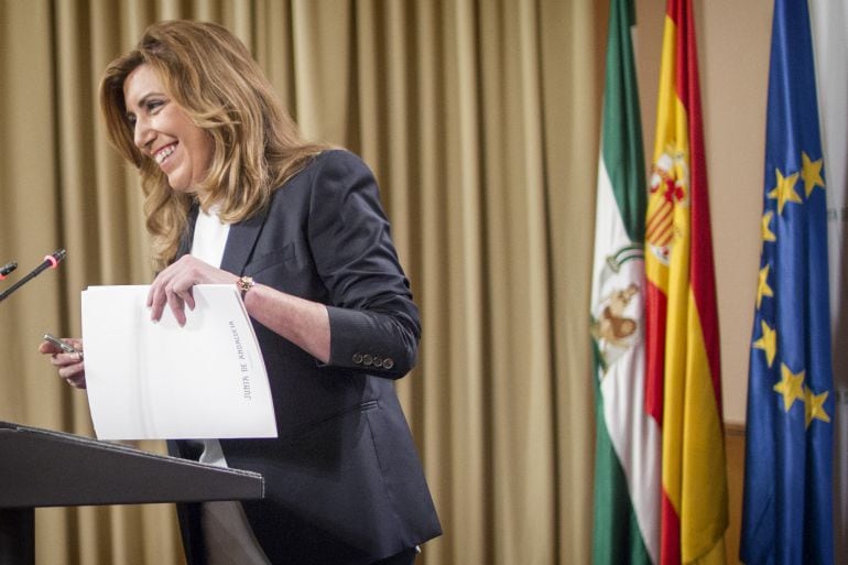 Sevilla/16-12-2014: La Presidenta de la Junta de Andalucia, Susana Diaz, durante la comparecencia en rueda de prensa tras la celebracion del Consejo de Gobierno. FOTO: PACO PUENTES/EL PAIS