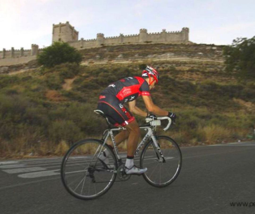 Imagen de archivo de una de las pruebas ciclistas con final en el Castillo de Peñafiel.