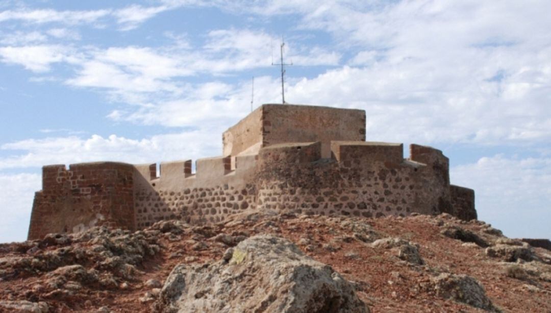 Castillo de Santa Bárbara, en la montaña Guanapay, municipio de Teguise.