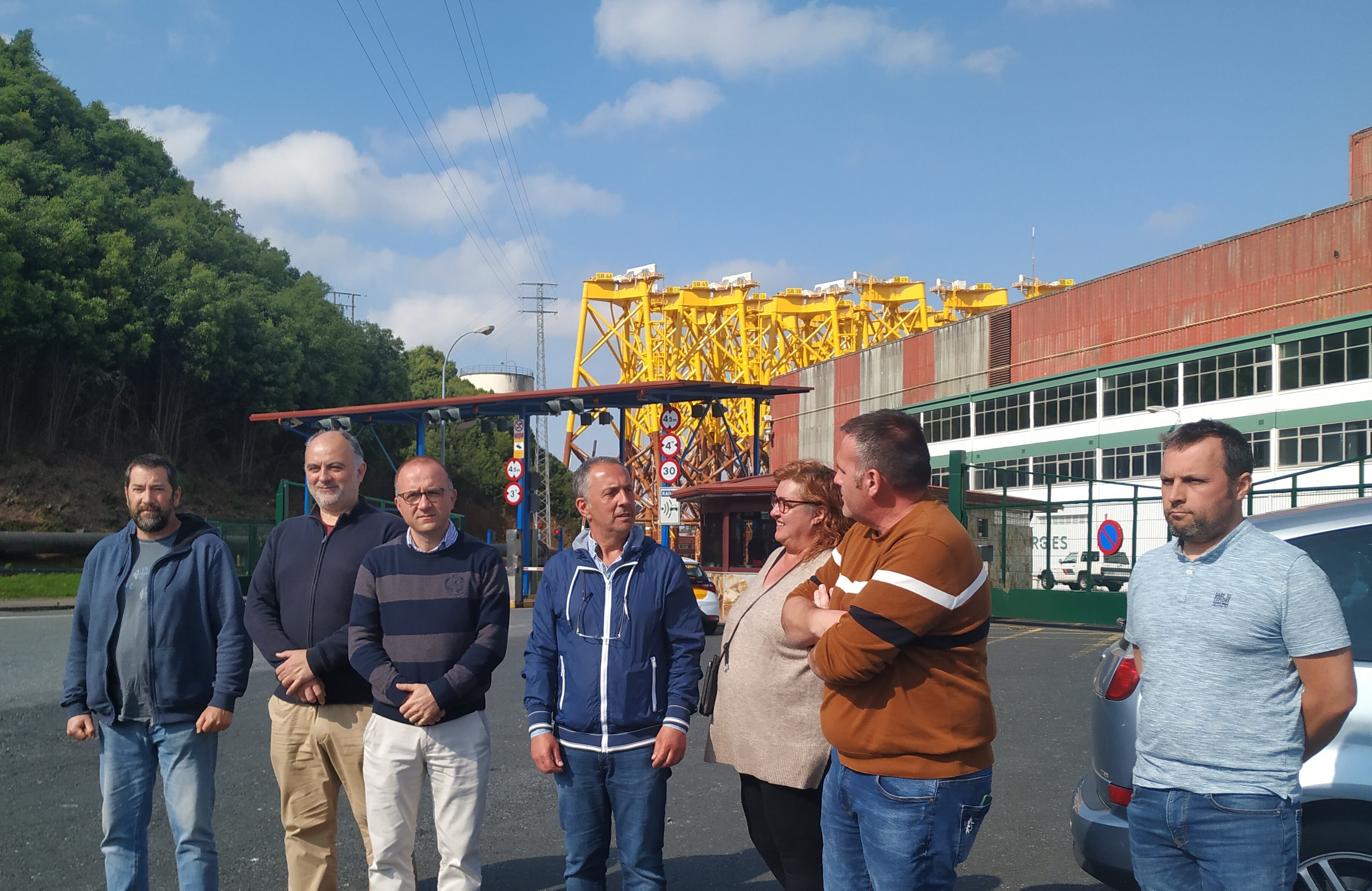 Delegados sindicales a las puertas de Navantia Fene