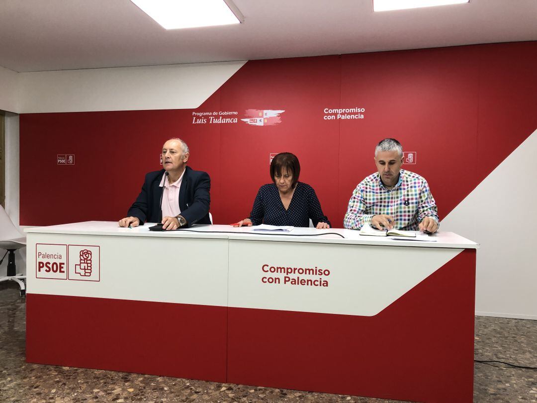 Los procuradores socialistas por la provincia de Palencia: Jesús Guerrero, Consolación Pablos y Rubén Illera