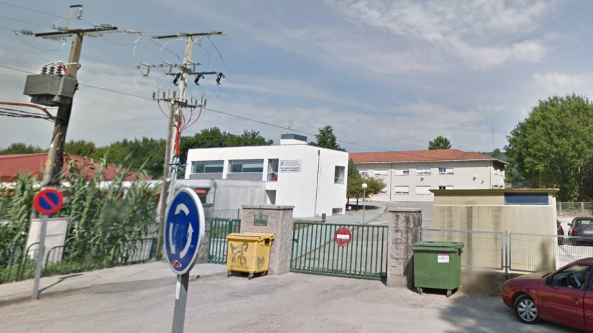 El ANPA del CEIP Mestre Ramiro Sabell Mosquera entrega 1.500 firmas a la Xunta pidiendo más profesores de apoyo