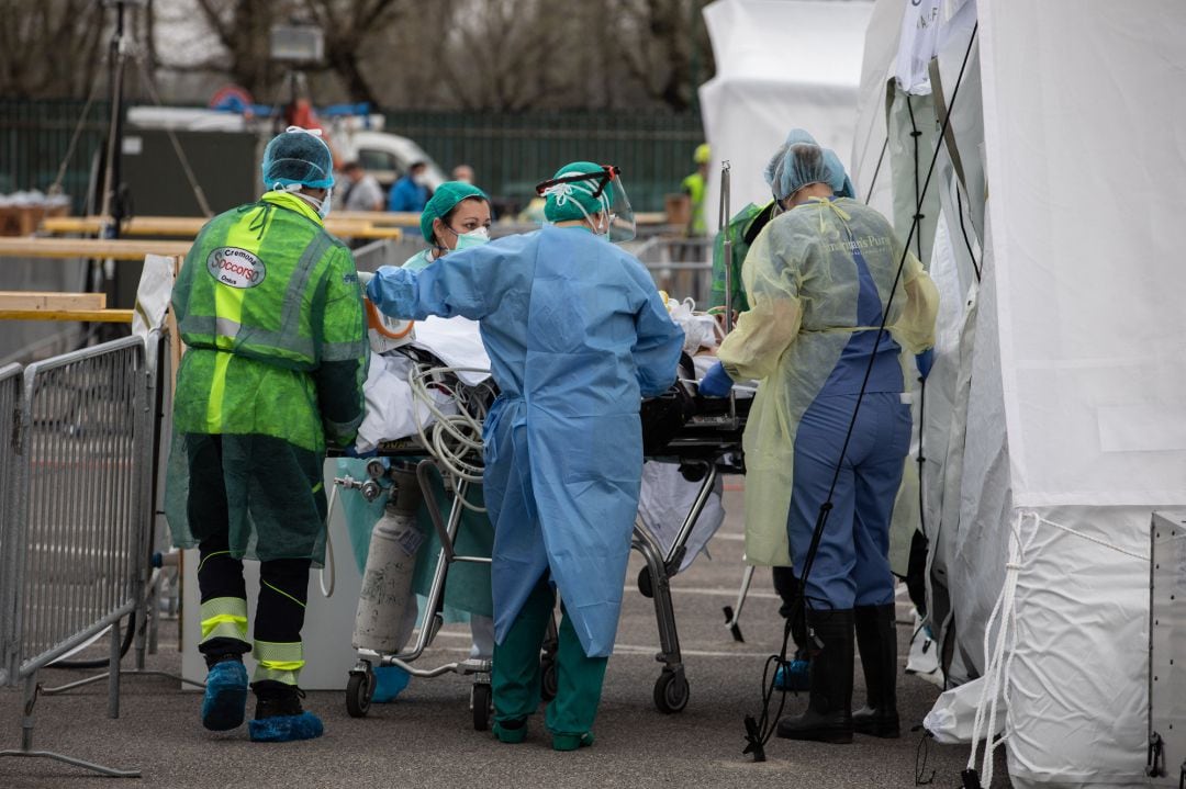 Imagen de un hospital de campaña en Cremona, cerca de Milán