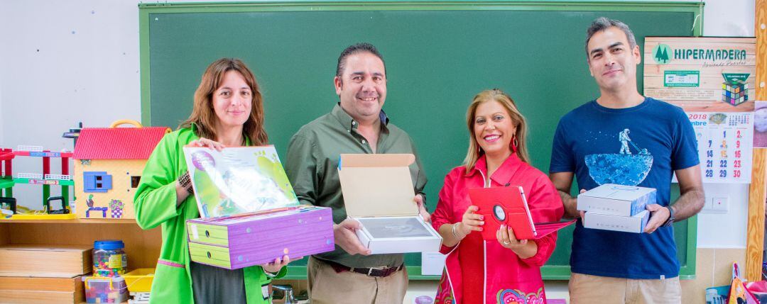 Entrega de tables al CRA &#039;Ribera de Guadyerbas&#039;