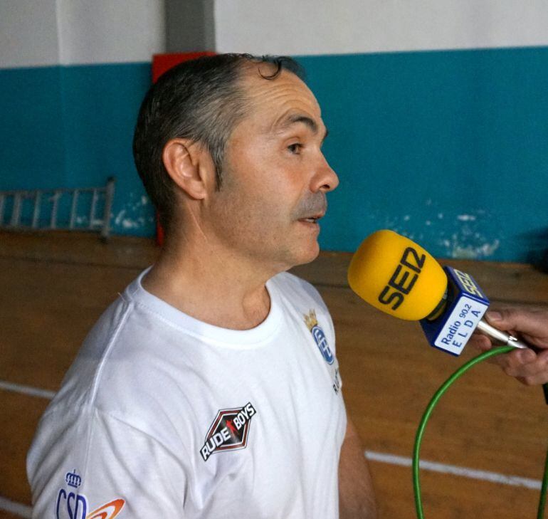 El seleccionador nacional de boxeo, Rafa Lozano, está contento con el trabajo de sus pupilos