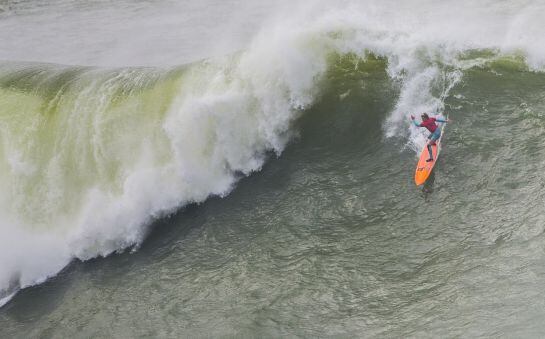 Surf gigante en Getxo