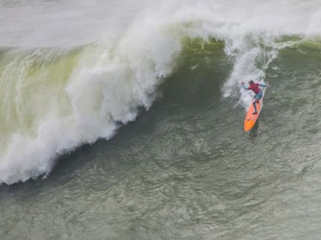 Surf gigante en Getxo