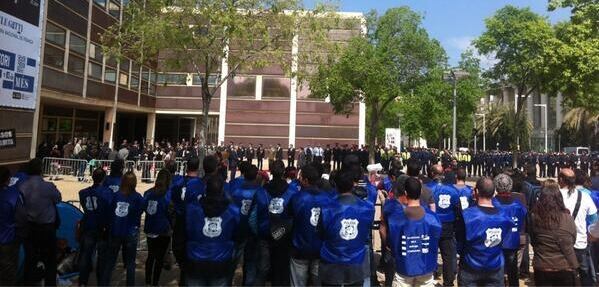 Uns 200 sindicalistes i agents dels Mossos d&#039;Esquadra escridassen al conseller d&#039;Interior, Ramon Espadaler