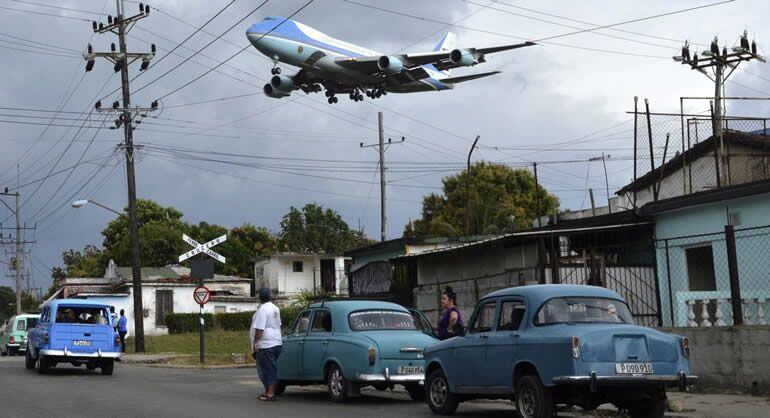 Air Force One sobrevolando las humildes casas de Cuba el 20 de marzo de 2016, la fotografía ganadora de la edición de este año