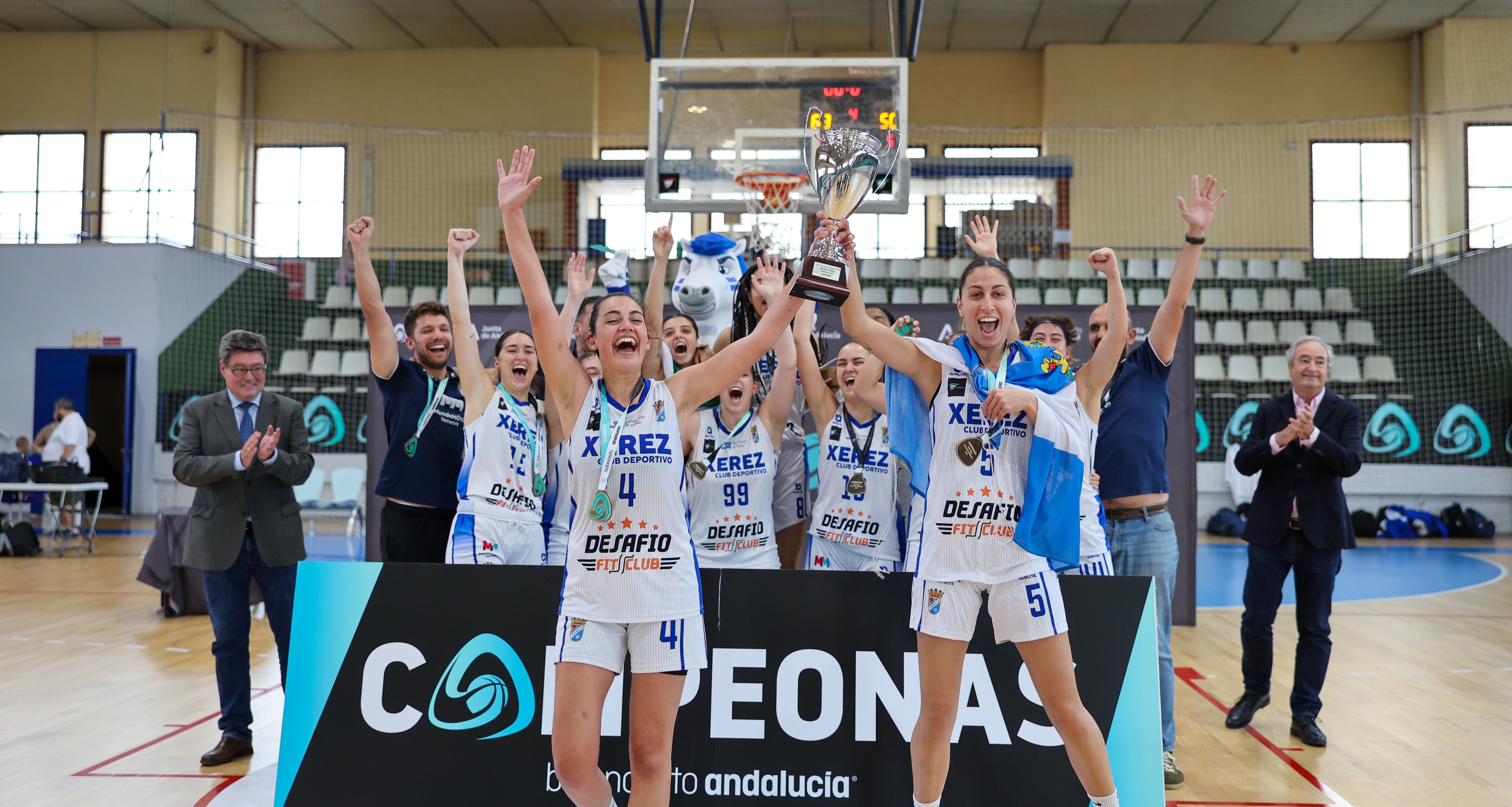 Jugadoras del Baloncesto XCD celebrando la victoria