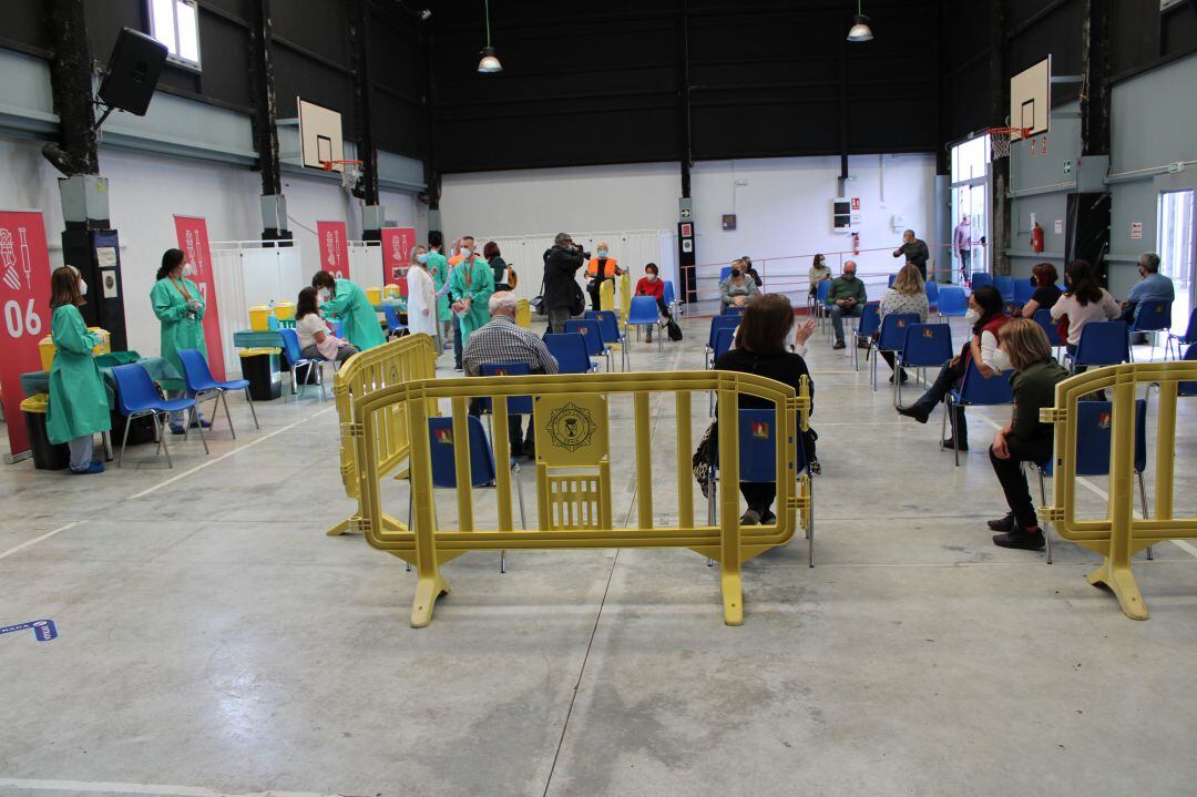 Primeras vacunaciones del colectivo de educación.