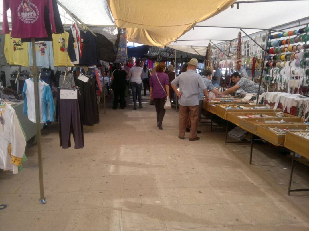 Puestos en mercadillo ambulante(archivo).