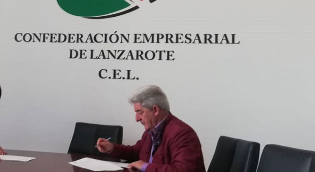 El presidente de la CEL, Francisco Martínez, subraya la importancia de controlar el plan de vacunación y de bajar la curva de la COVID-19 para regenerar la confianza del turismo.