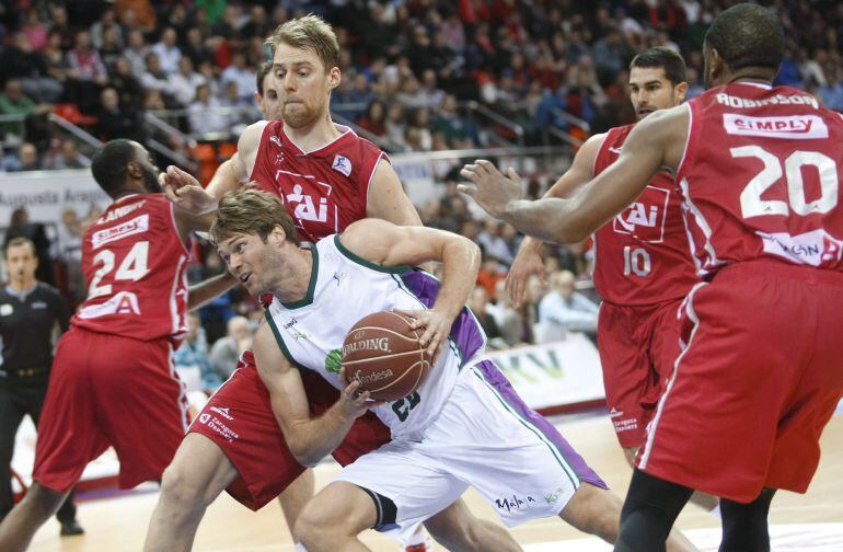 Steffanson volvió a enfrentarse a su antiguo equipo, el Cai