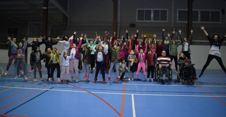 Niños participantes en una de las sesiones de biodanza.