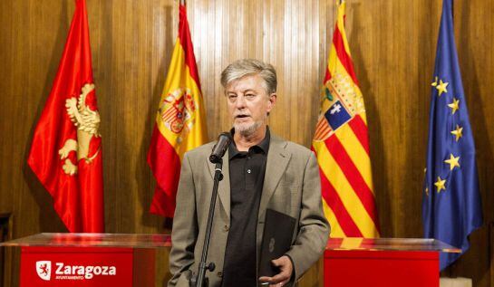 GRA184. ZARAGOZA, 09/09/15.- El alcalde de Zaragoza, Pedro Santisteve, ha anunciado hoy que será la institución que dirige la que va a liderar el proceso para coordinar a la sociedad civil para la acogida de refugiados. Según el alcalde, el ayuntamiento t