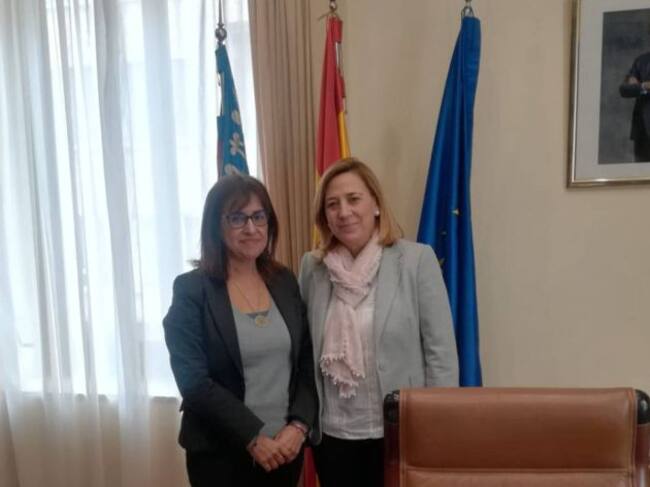 Modes Salazar (izq) junto a la subdelegada del Gobierno en Alicante, Araceli Poblador