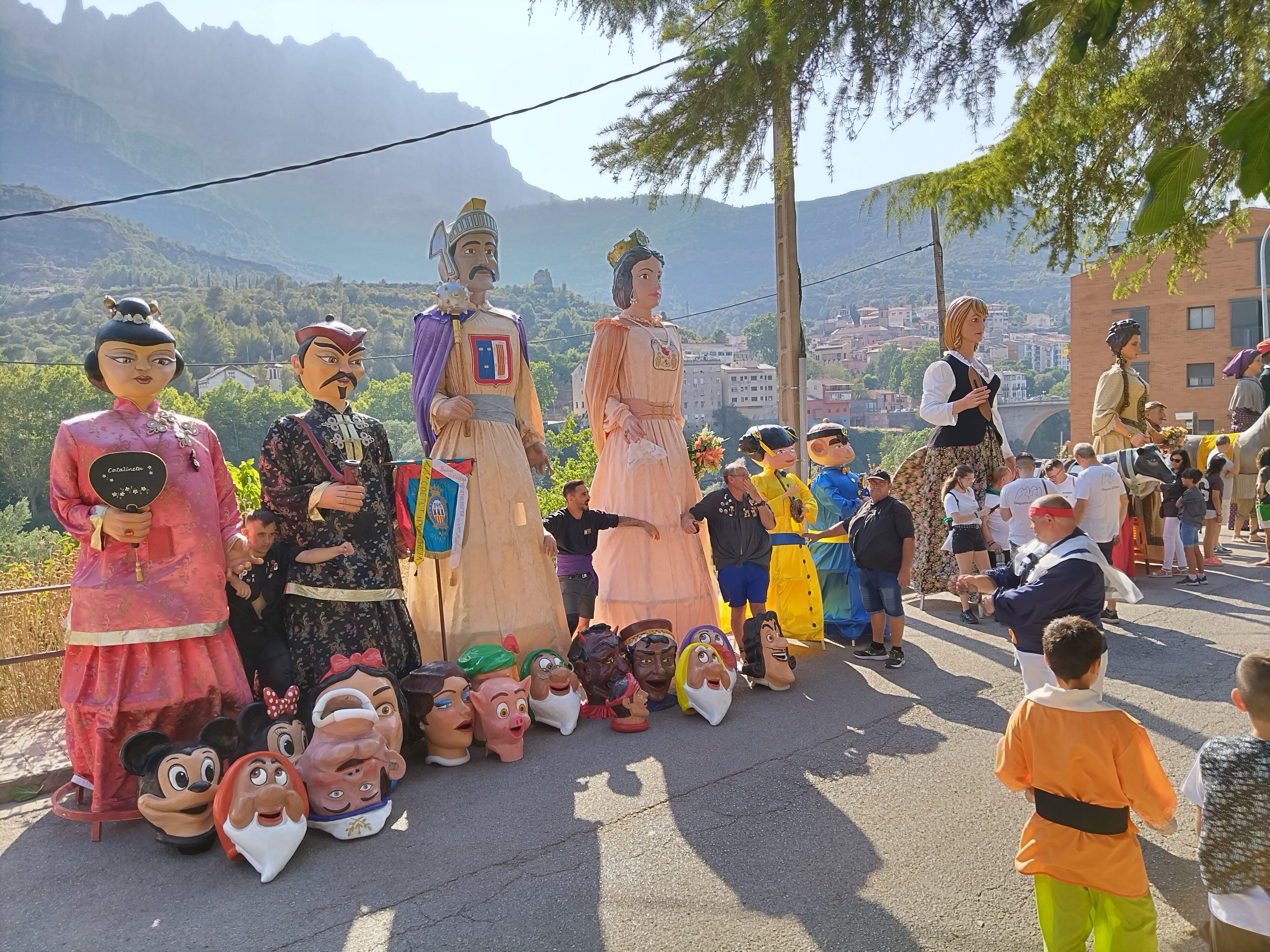 La Asociación Nanos y Gegants de Monover, es una gran familia que crece con nuevos integrantes;