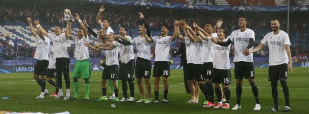 Los jugadores del Madrid celebran el pase a la final de Cardiff