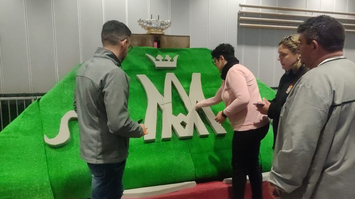 Oliva traslada la Ofrenda y entrega de premios al Centre Polivalent