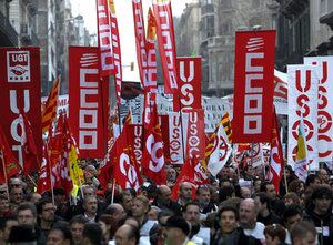 Aspecto de la manifestación celebrada esta tarde en Barcelona, convocada por la Confederación Europea de Sindicatos (CES) en todo el continente