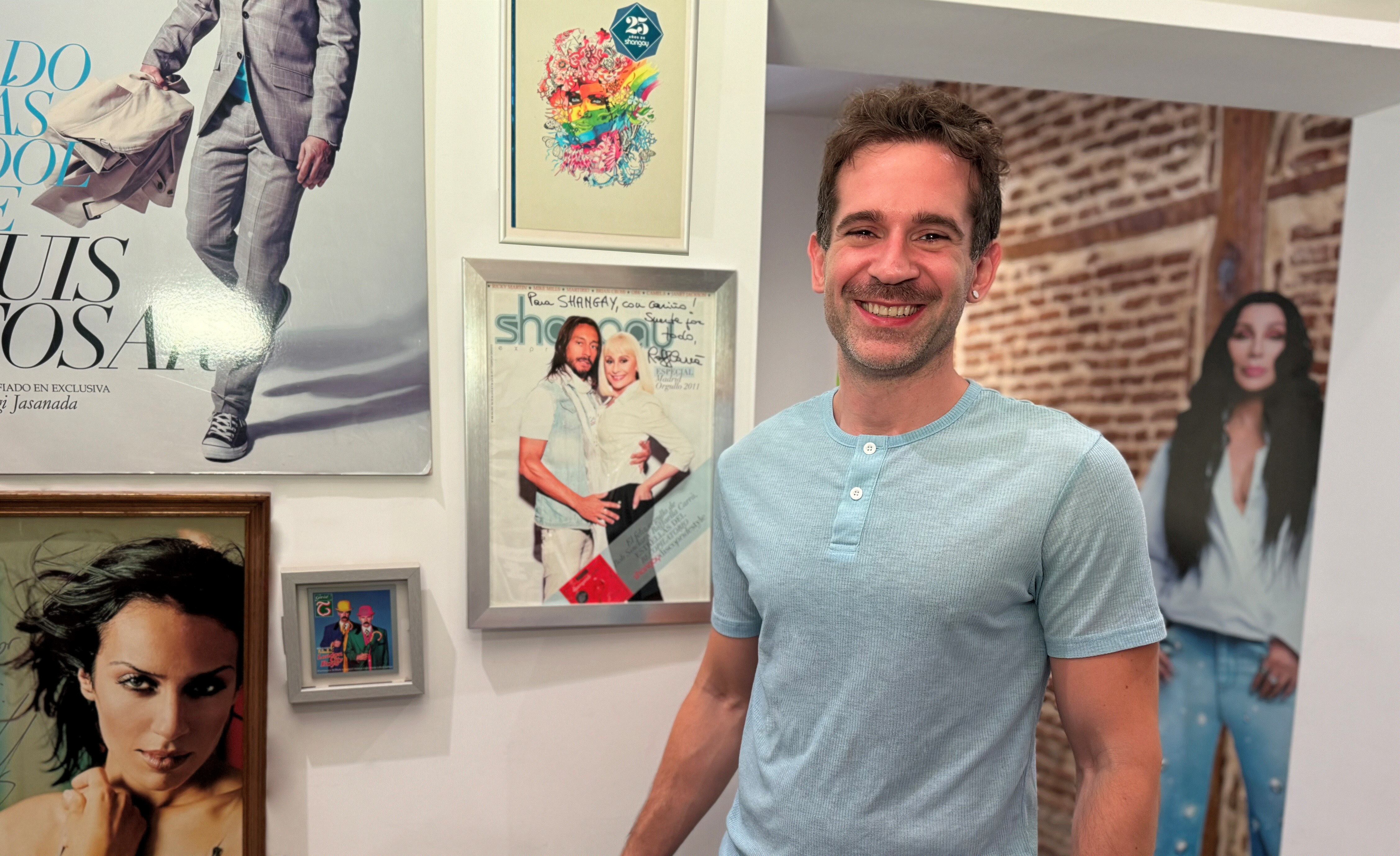 Pablo Carrasco de Juanas en la redacción de la revista Shangay.