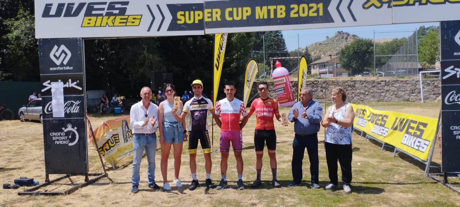 Luis Ortega, en el centro con el maillot arlequinado, nuevo campeón de Castilla y León de BTT