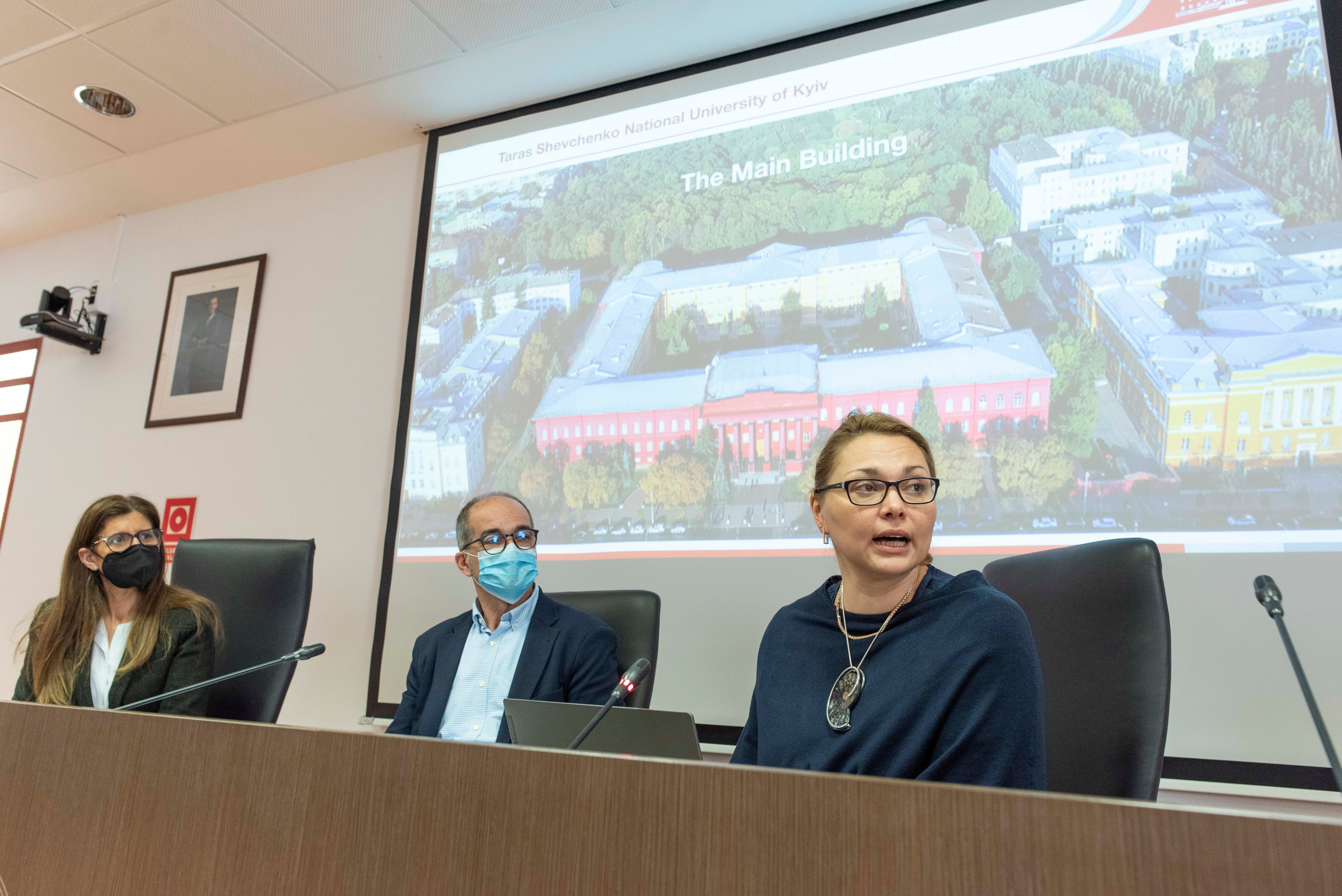 Kseniia Smyrnova, Vicerrectora de Cooperación Internacional de la Universidad Nacional Taras Shevchenko de Kyiv, en Ucrania, ha visitado la UMU