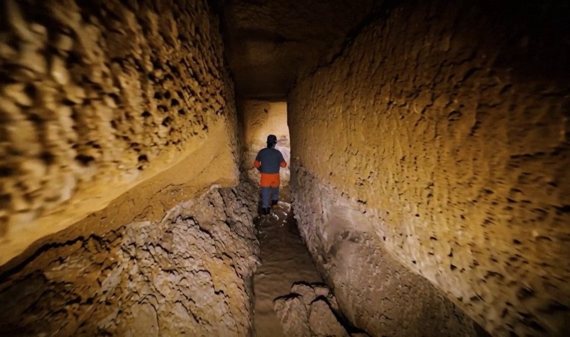 Imagen de una de las minas romanas en Torreperogil. (Video Ayuntamiento de Torreperogil).
