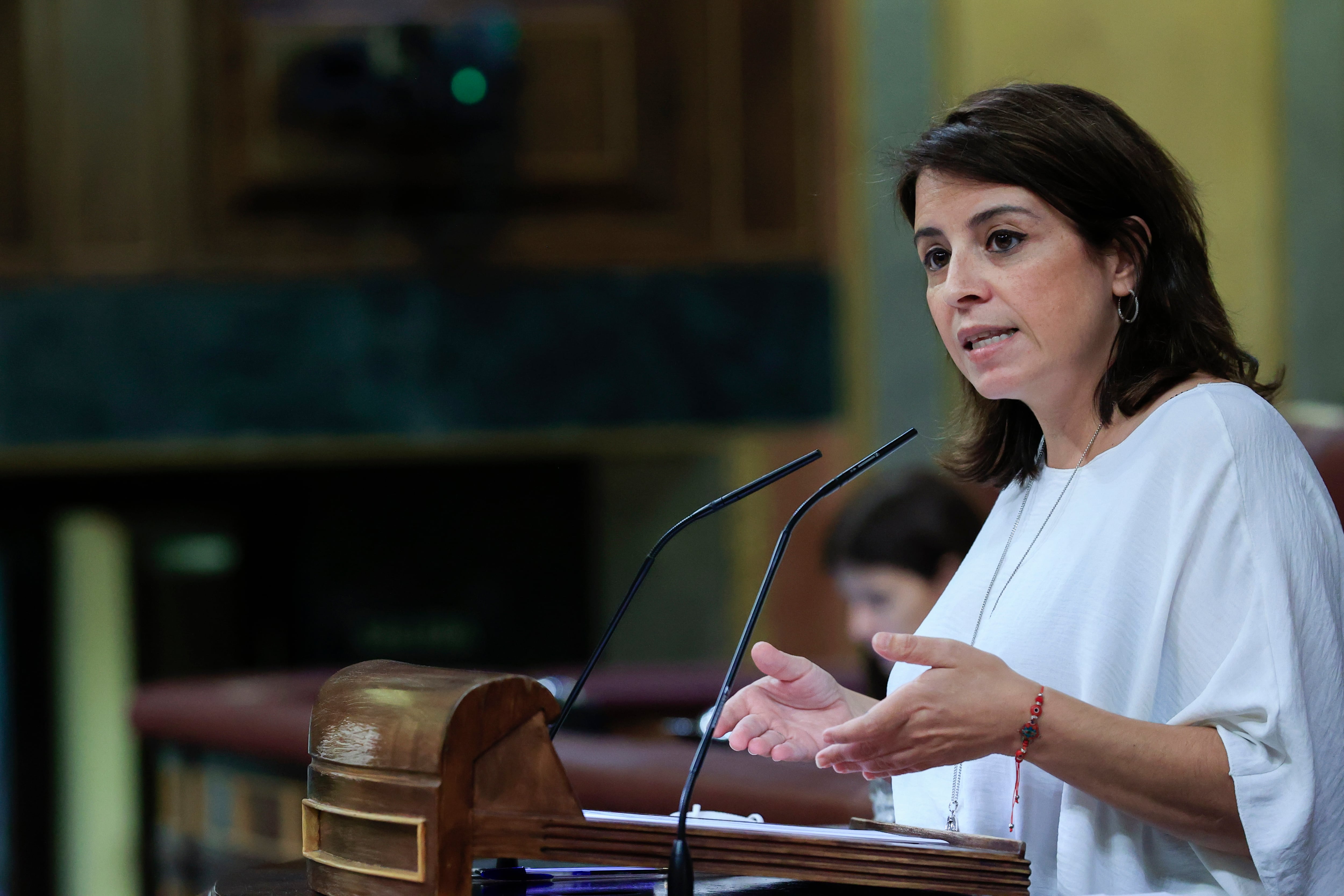 La vicesecretaria general del PSOE, Adriana Lastra durante su intervención en el pleno del Congreso que se celebra este martes en la Cámara Baja.