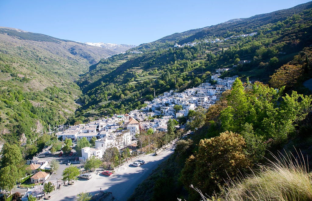 La Alpujarra está salpicada de pequeñas poblaciones de origen árabe, entre las que destacan estas cuatro localidades.