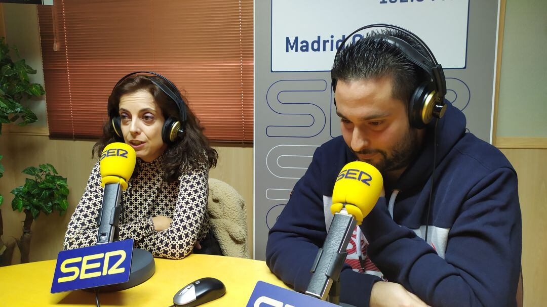 Esther Rubio, directora de ADISFIM, y Juanma Vargas, miembro de la peña de La Era