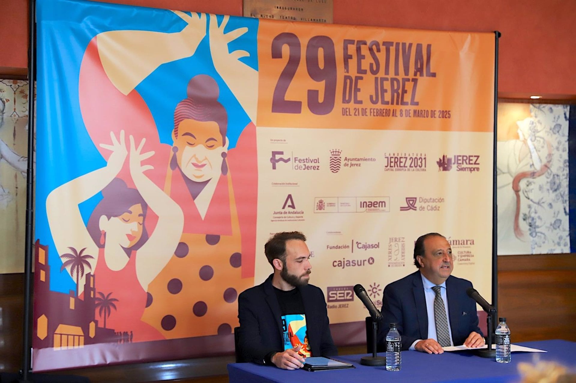 El delegado municipal de Cultura, Fiestas, Patrimonio Histórico y Capitalidad Cultural, Francisco Zurita, y el director del festival, Carlos Granados, presentan las actividades paralelas del Festival de Jerez