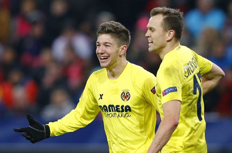 Vietto y Cheryshev celebran un gol ante el Salzburgo en la Europa League