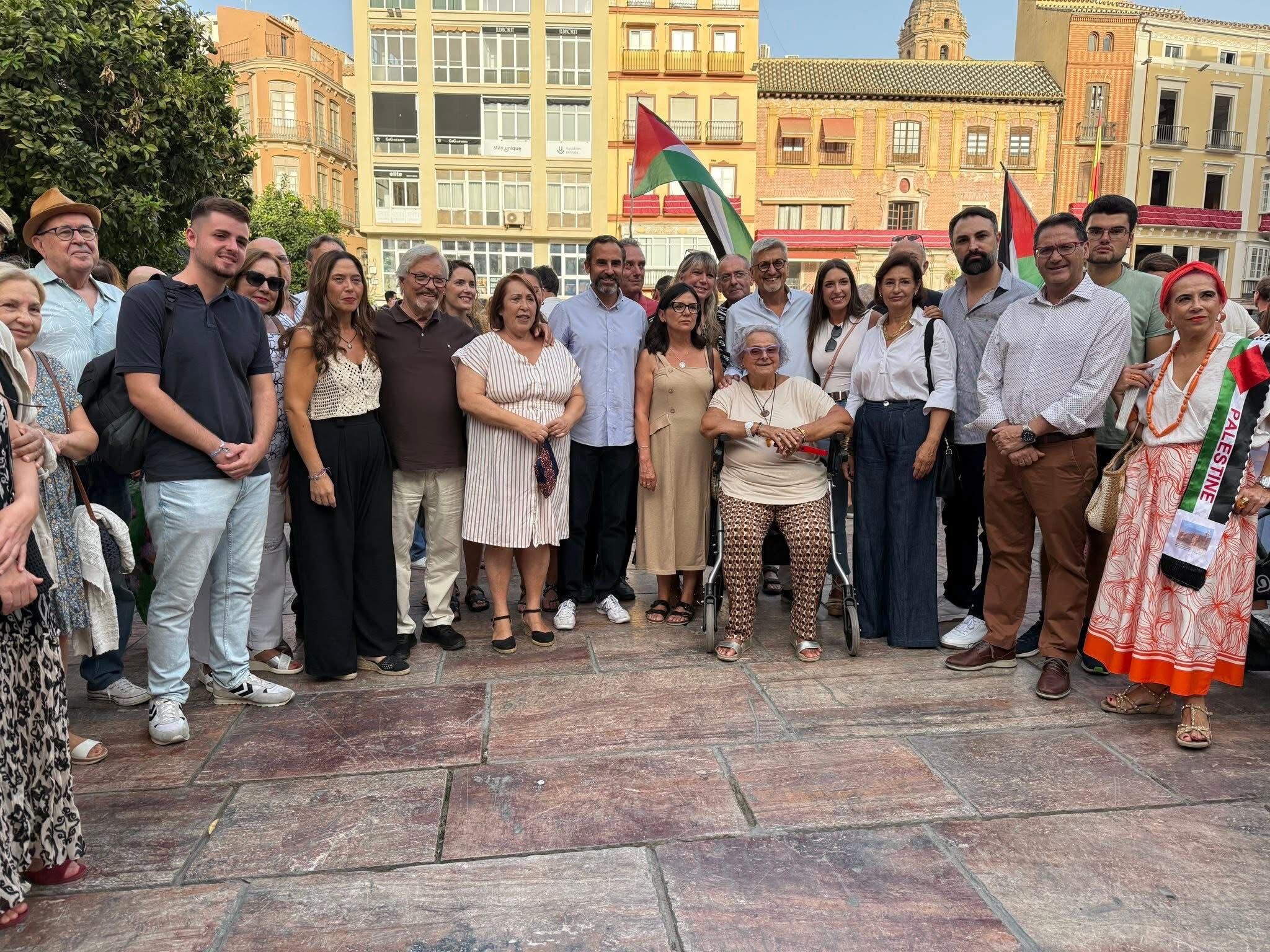 Miembros del PSOE en la manifestación este sábado en Málaga en protesta por la situación en Gaza