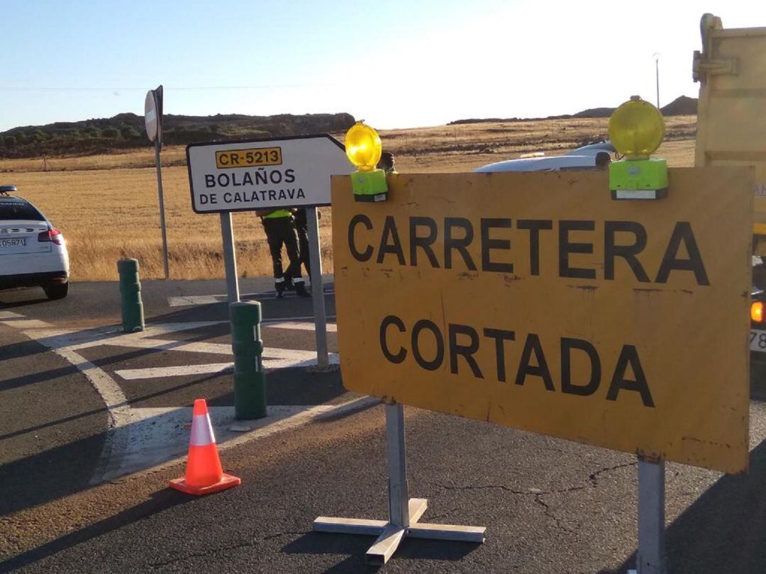 Vía de acceso a la localidad cortada