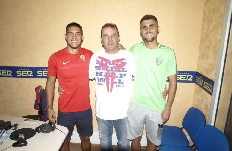 Francisc con dos de sus jugadores representados.