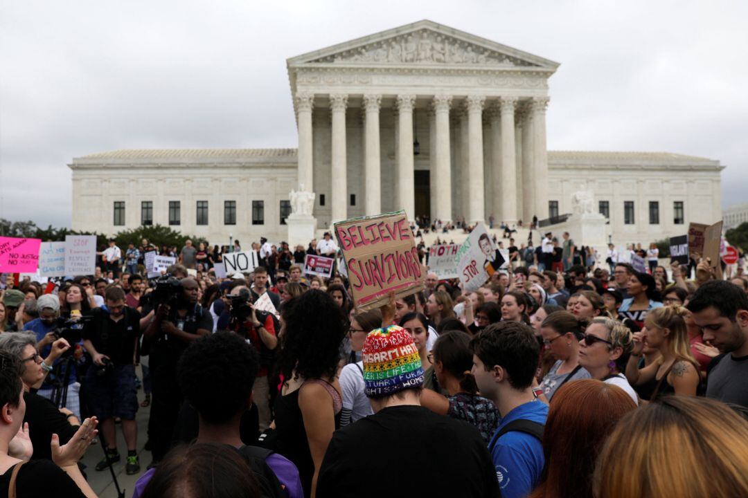 Cientos de personas protestan en Washington por la confirmación de Kavanaugh