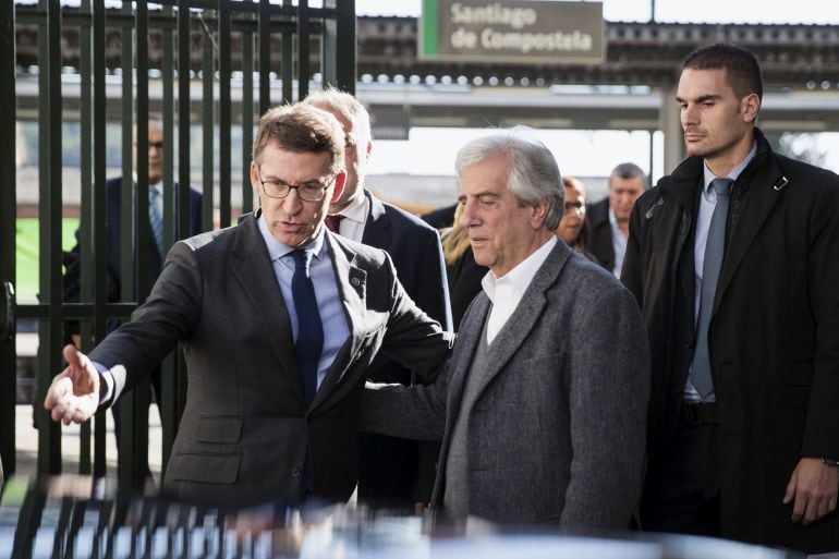 El presidente de Uruguay, Tabaré Vázquez, llega a Galicia a bordo de un tren Alvia, donde es recibido por el presidente de la Xunta de Galicia, Alberto Nuñez Feijóo 