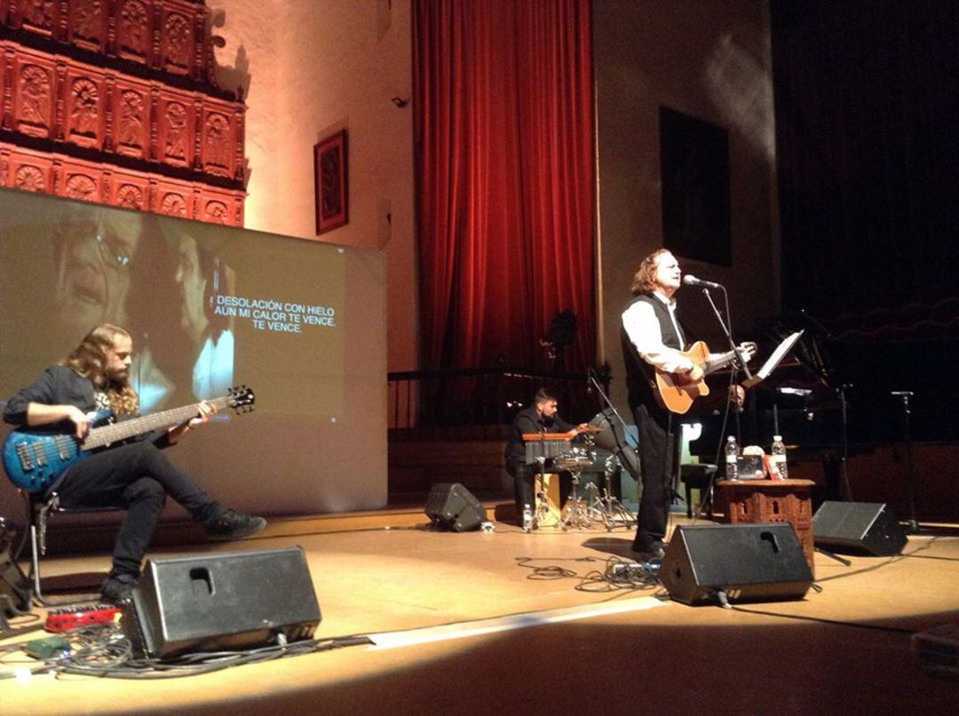 Paco Damas durante uno de sus conciertos. 