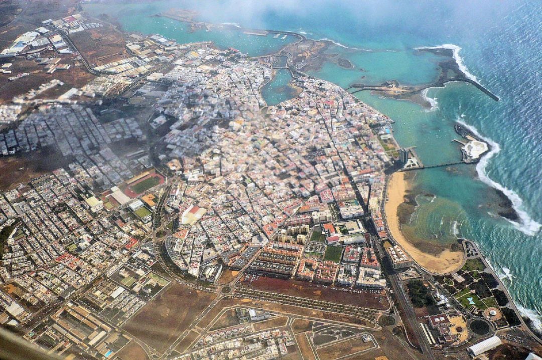 Vista aérea de Arrecife, capital de Lanzarote.