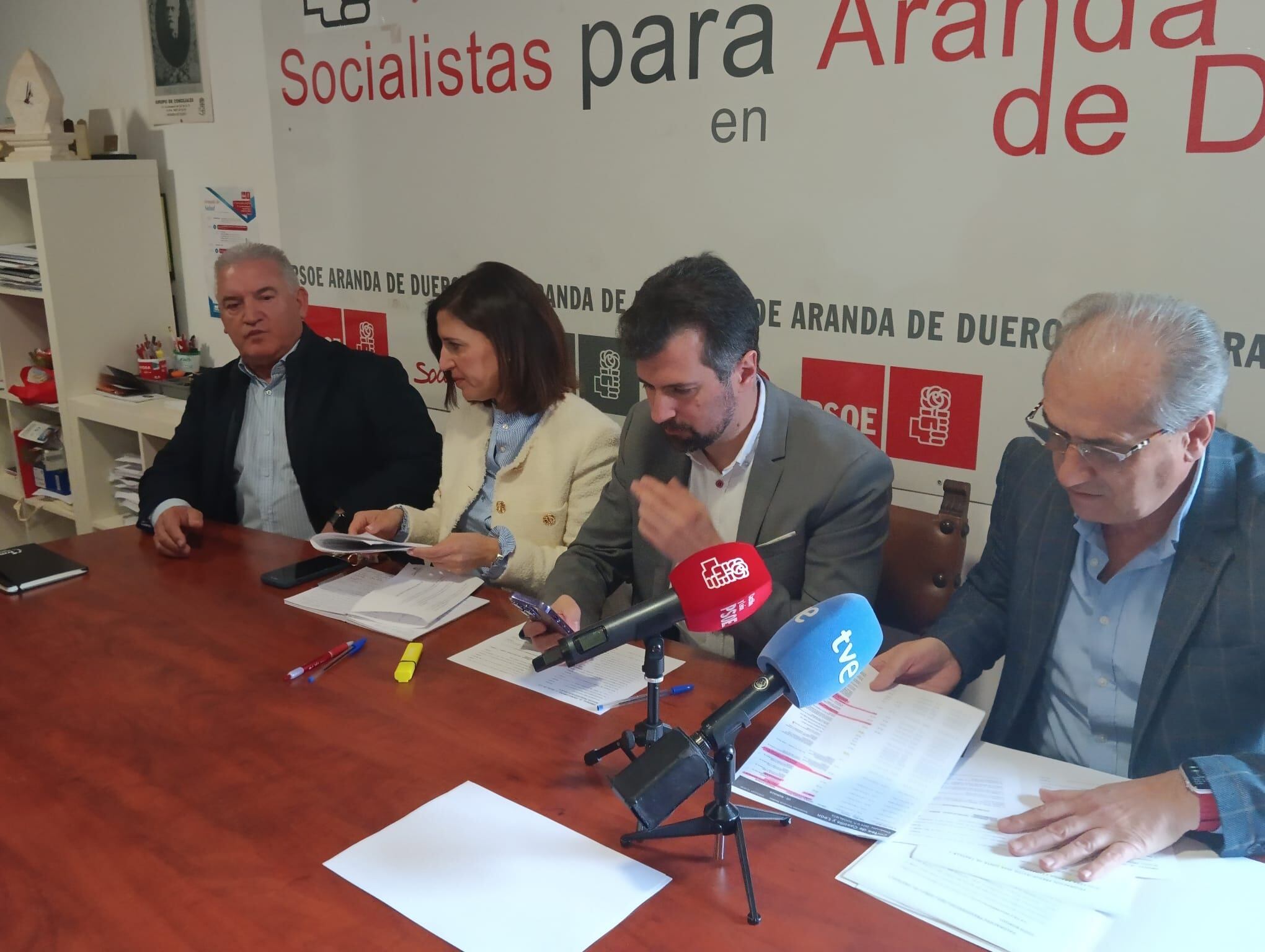 El PSOE dio a conocer sus enmiendas en la sede de Aranda