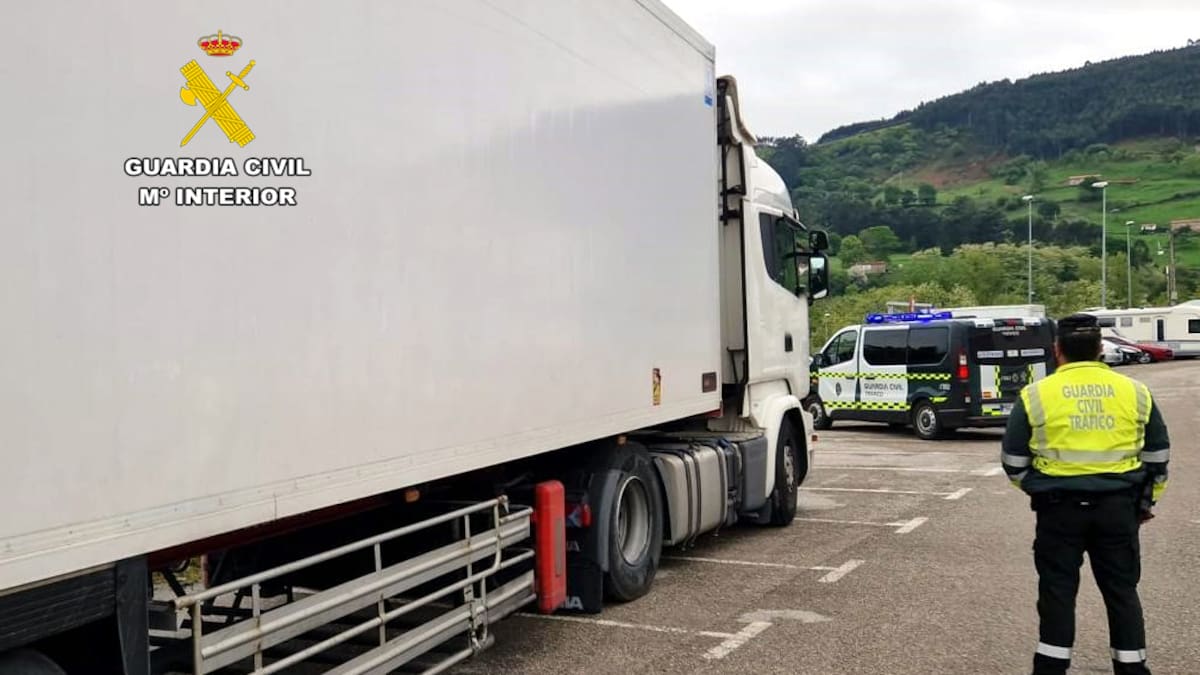 La Guardia Civil de Cantabria sorprende a un camionero circulando a 138 km/h en la A-67 con un camión de gran tonelaje