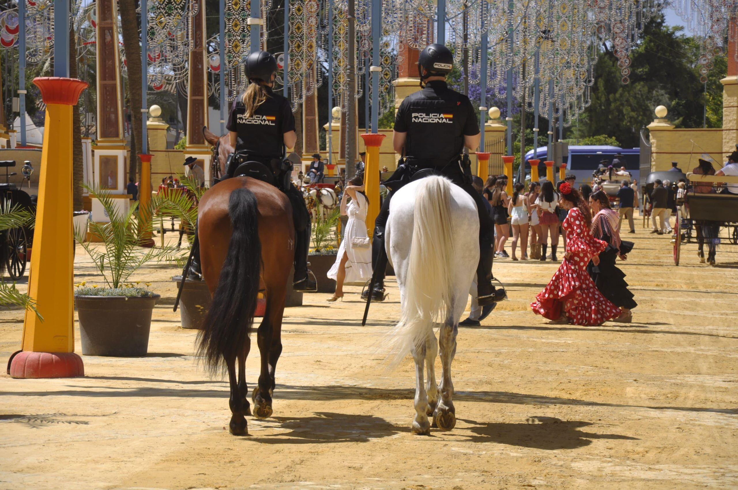 Agentes de la Policía Nacional durante la Feria del Caballo de 2025