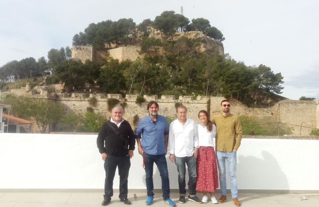 En la terraza superior, con vistas al Castillo.